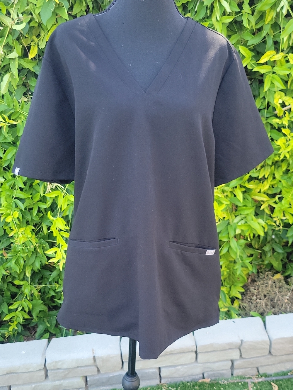 Figs Black Scrub Top XXL Short Sleeve With Front Pockets